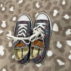 Rose print converse